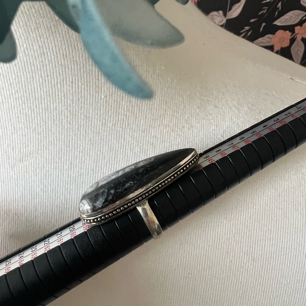 Black and White Fossil Ring - Picture 5 of 6
